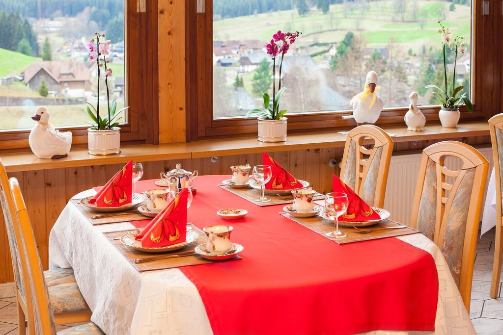 Auerhahn Bed And Breakfast - Black Forest - Waldhotel Eisenbach  Buitenkant foto