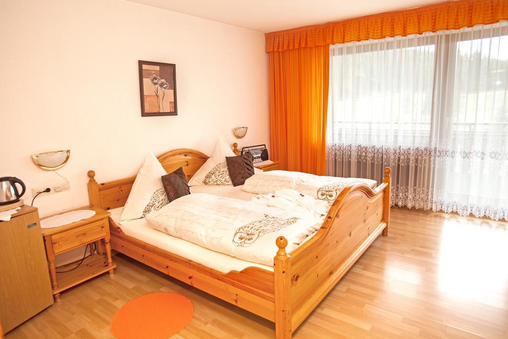 Auerhahn Bed And Breakfast - Black Forest - Waldhotel Eisenbach  Kamer foto